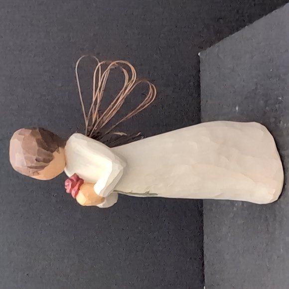 Willow Tree 2002 Loving Angel Figurine. - Picture 2 of 8